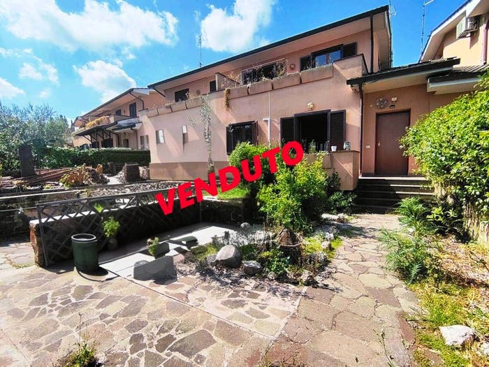 Casa con 6 locali in vendita in Via delle Case Basse, Acilia, Roma