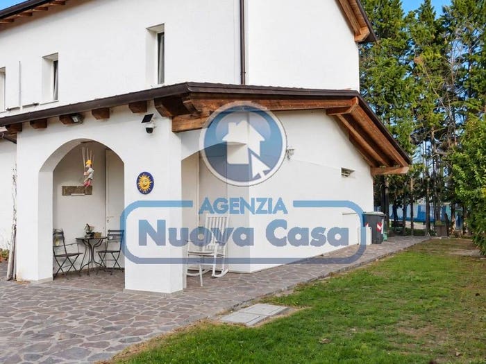 Casa con 6 locali in vendita in Via Rivalona, Russi