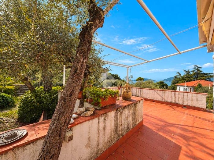 Appartamento quadrilocale in vendita in Via Fiascherino, La Serra Tellaro, Lerici