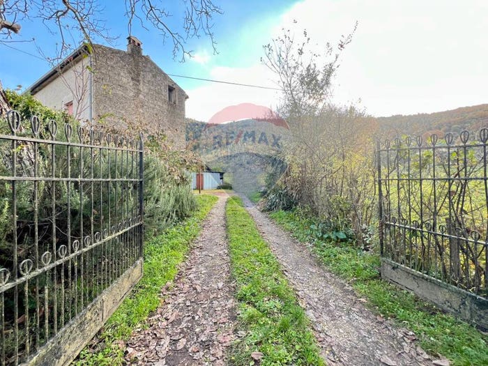 Casa quadrilocale in vendita in Via Enrico Fermi, Baia e Latina
