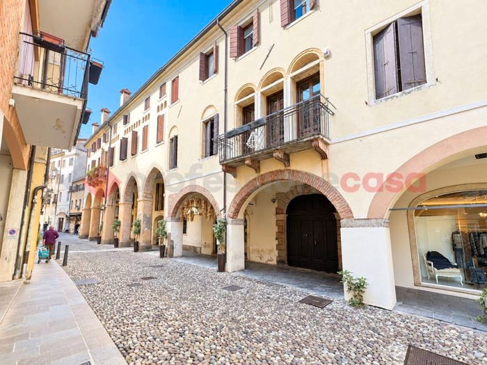 Appartamento trilocale in vendita in VIA NAZARIO SAURO, Piazze Duomo, Padova
