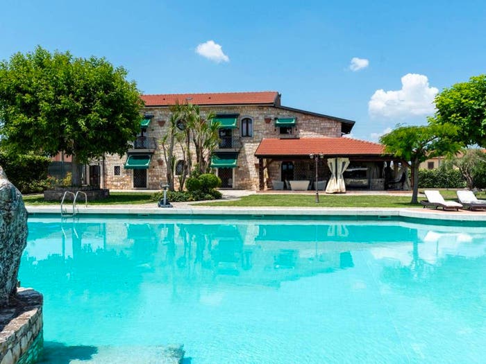 Casa con 6 locali in vendita in Via Appia Antica, Calvi