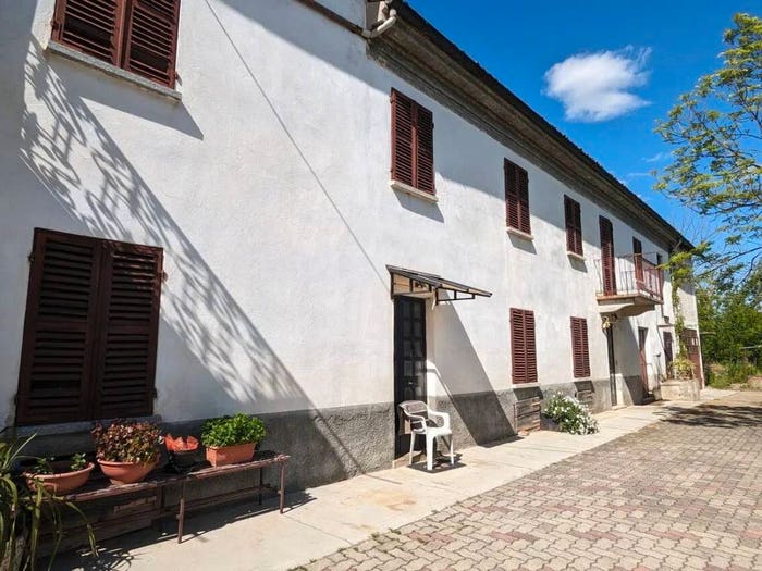 Casa con 6 locali in vendita in Via Montà, Portacomaro