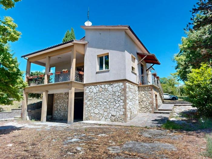 Casa quadrilocale in vendita in via dei Ponticelli Rocca Sinibalda, Rocca Sinibalda