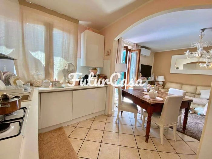 Appartamento con 6 locali in vendita in Via Cavour, Altopascio Centro, Altopascio