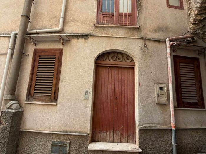 Casa con 6 locali in vendita in Via Florena, Bisacquino