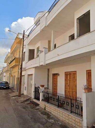 Appartamento con 6 locali in vendita in Via Volturno, Cutrofiano