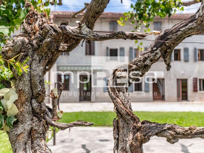 Casa con 6 locali in vendita in Via Monte Cavallo, Centro, Porcia