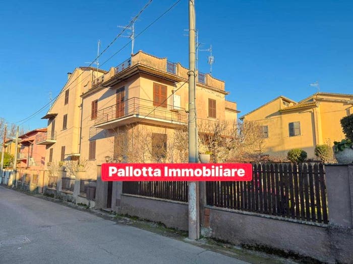 Appartamento trilocale in vendita in Via degli Eucaliptus, Capodimonte