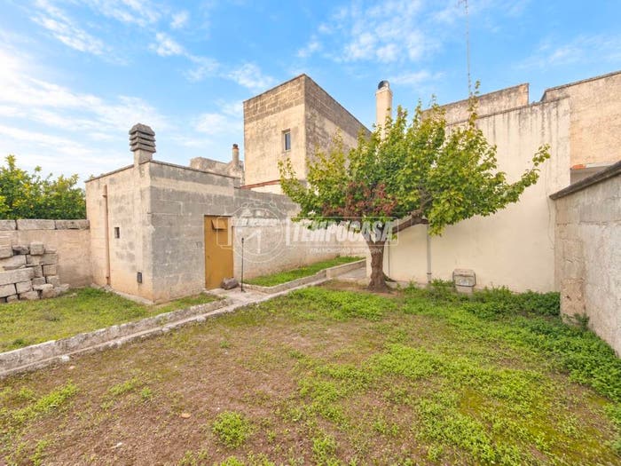 Casa con 6 locali in vendita in Via Gorizia, Centro, Poggiardo