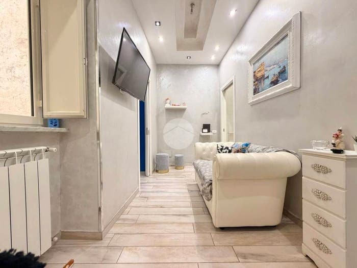 Appartamento bilocale in vendita in Via giovanni brombeis, Monte Santo, Napoli