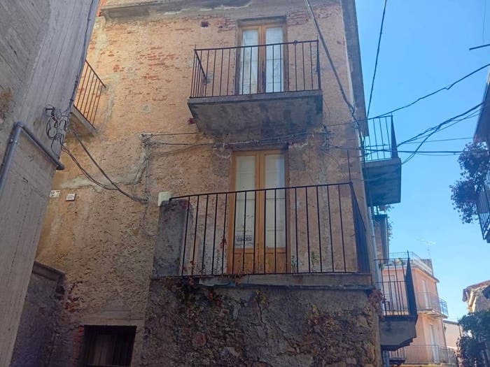 Casa quadrilocale in vendita in Vico Nerone, Centro, Ficarra