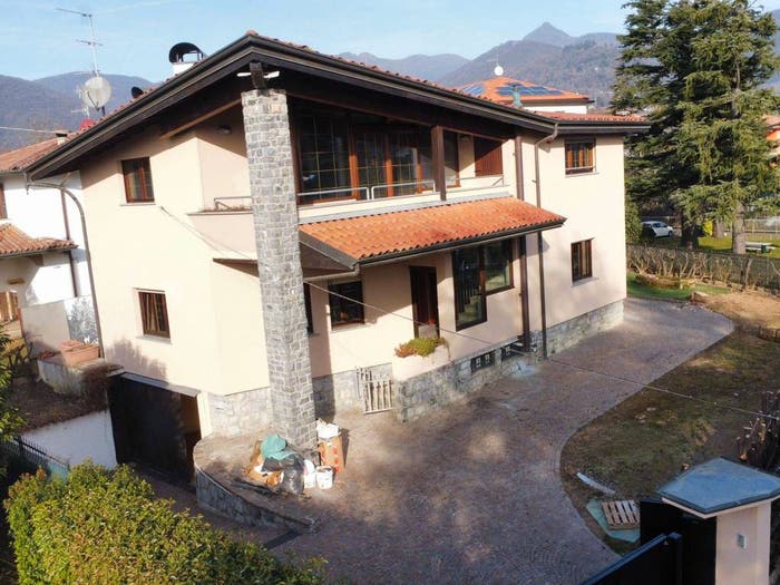 Casa con 6 locali in vendita in Via Arno, Gorle