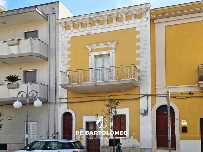 Casa con 6 locali in vendita in Via Regina Margherita, Centro, Leporano