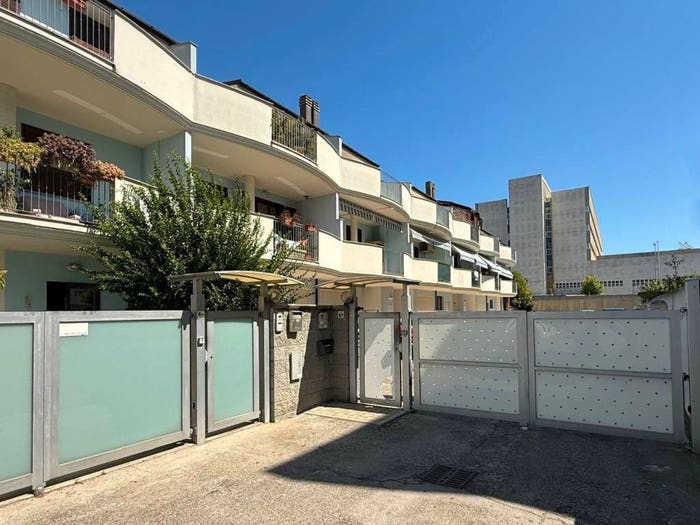 Appartamento con 5 locali in vendita in Via Musone, Tirino, Pescara