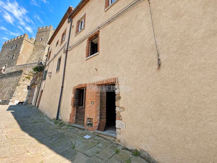 Appartamento trilocale in vendita in Piazza Giuseppe Garibaldi, Centro, Manciano