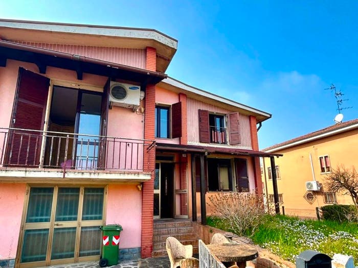 Casa con 6 locali in vendita in Via Ciro Menotti, Centro, Concordia sulla Secchia
