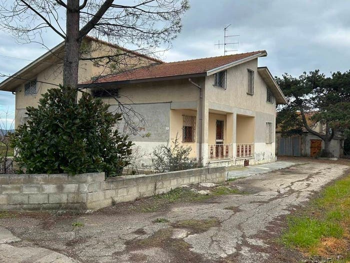 Casa con 6 locali in vendita in Via Castel di Sette, Mozzagrogna
