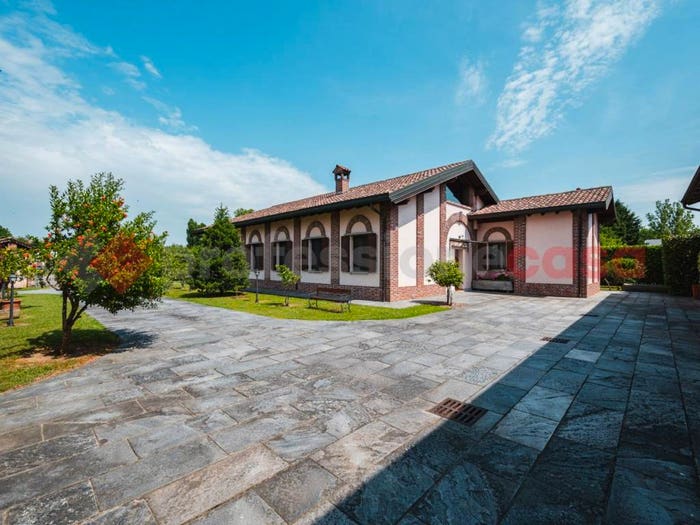 Casa con 6 locali in vendita in Milano, Basiglio