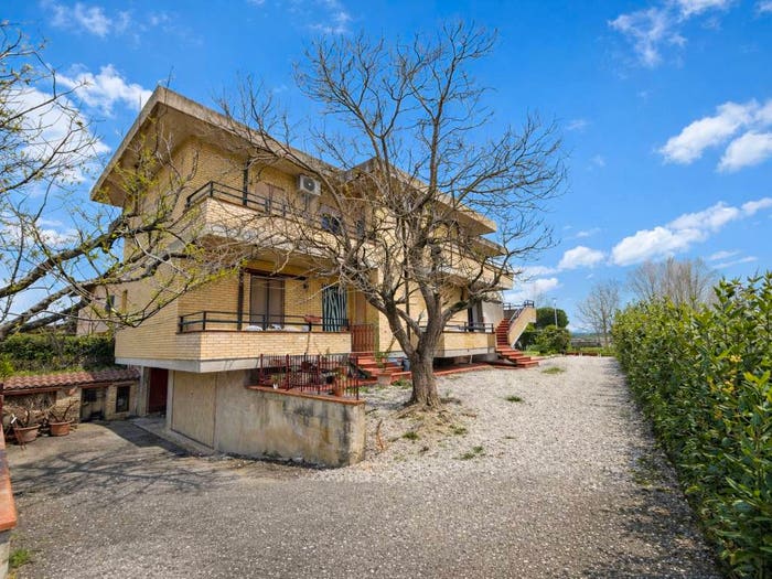 Casa con 6 locali in vendita in via silvio pellico, Centro, Castiglione del Lago