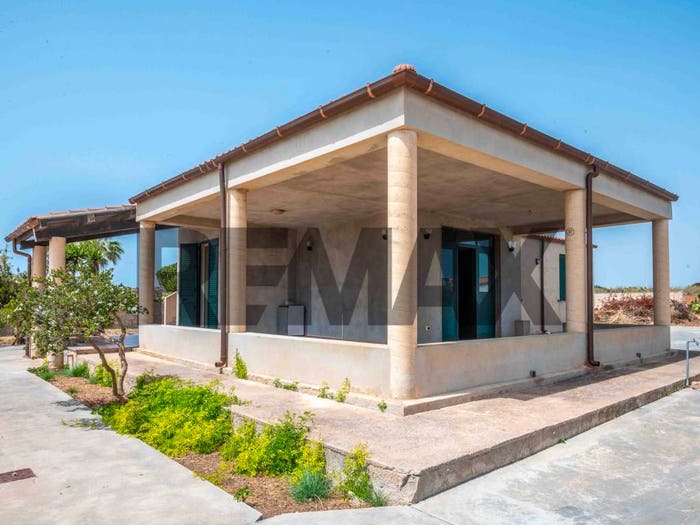 Casa con 6 locali in vendita in Pachino