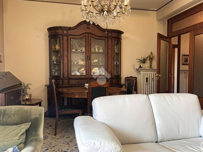 Appartamento quadrilocale in vendita in Via Renata di Francia, Centro Storico, Ferrara