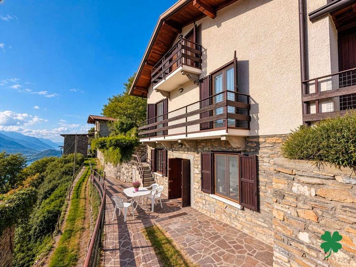 Casa quadrilocale in vendita in Via Vigne, Piamborno, Piancogno