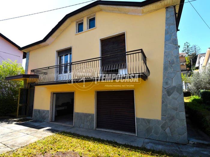 Casa con 6 locali in vendita in Strada Croci, Corso Langhe Moretta Corso Cortemilia, Alba