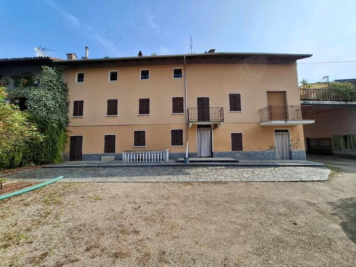 Casa con 6 locali in vendita in Via San Defendente, Govone
