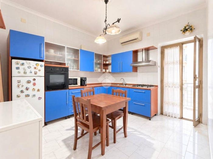 Appartamento trilocale in vendita in Via Angelo Compagnone, Lungomare, Pozzuoli