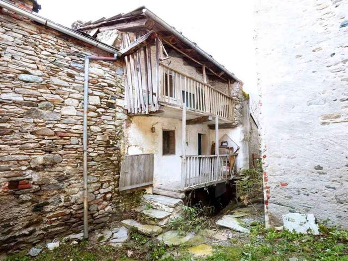 Casa con 6 locali in vendita in Piazza Sandro Pertini, Centro, Bobbio Pellice