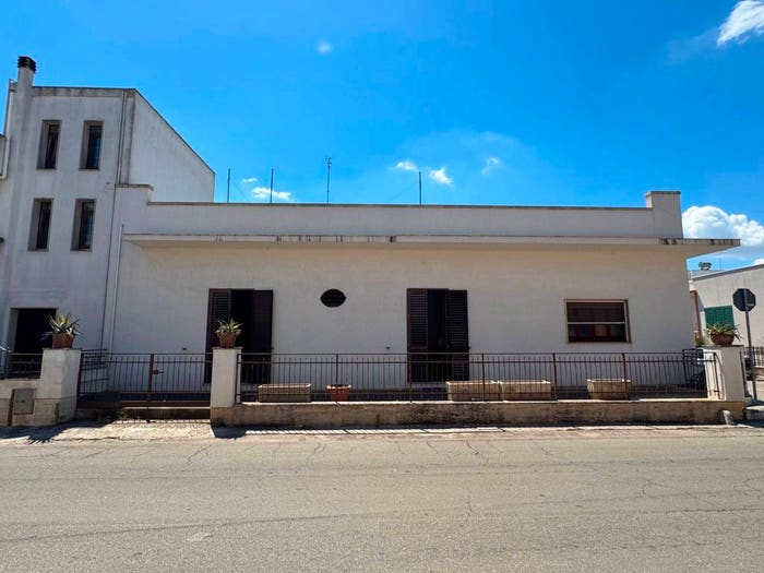 Casa con 5 locali in vendita in Via Provinciale, Miggiano