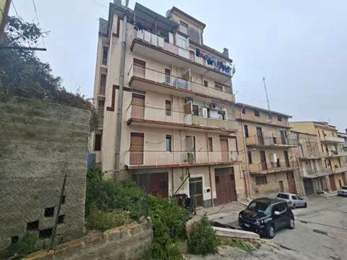 Appartamento con 5 locali in vendita in Largo R, Casteltermini