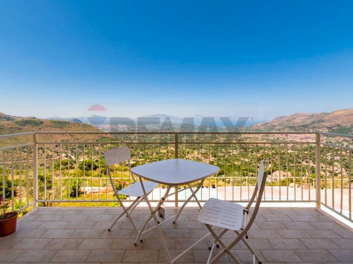 Casa con 6 locali in vendita in contrada Calcerame via della Valle, Montelepre