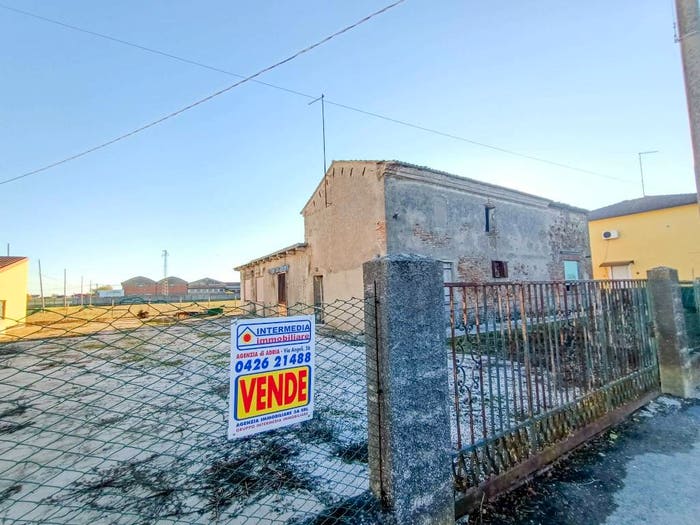 Casa quadrilocale in vendita in Via Garzara, Corbola