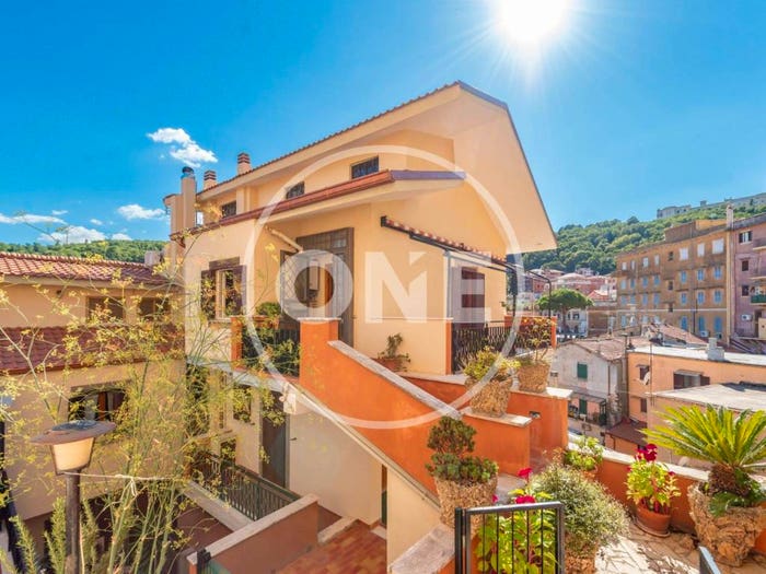 Appartamento con 6 locali in vendita in Via Cavour, Montecompatri, Monte Compatri