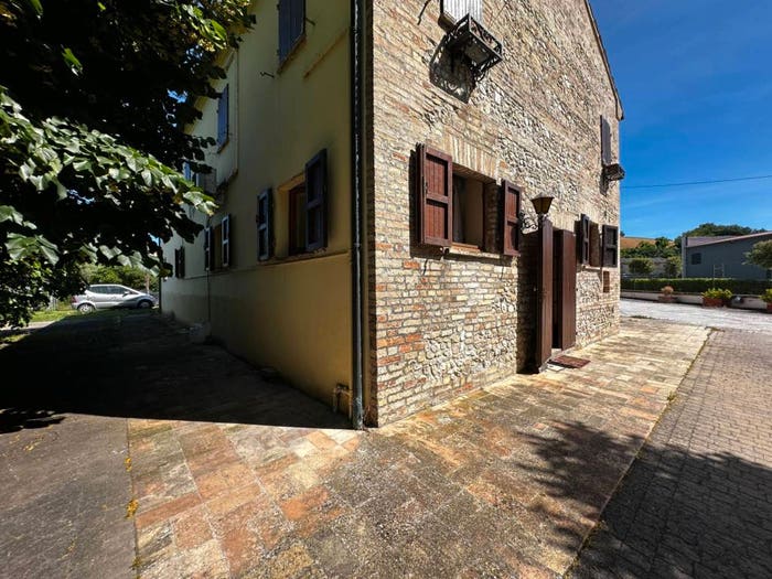 Casa con 6 locali in vendita in CONTRADA MOLINI GIROLA, Molini Di Tenna, Fermo