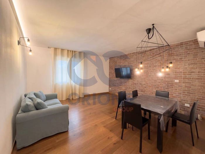 Appartamento quadrilocale in vendita in Viale Libertà, Cento Paese, Cento
