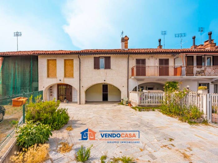 Casa con 6 locali in vendita in Via Vecchia Beinette, Pianfei