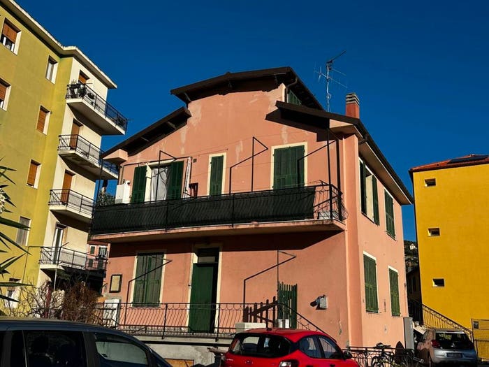 Casa con 6 locali in vendita in via Andreoli, Castelvecchio, Imperia