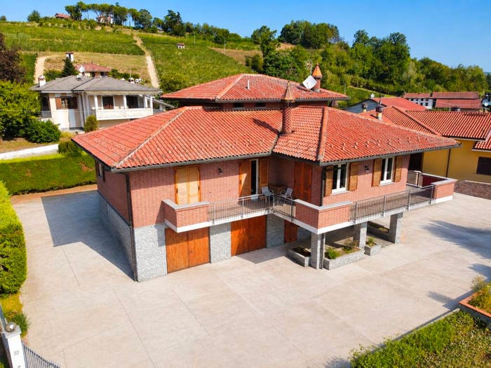 Casa con 6 locali in vendita in Corso Canale, Mussotto Corso Asti, Alba