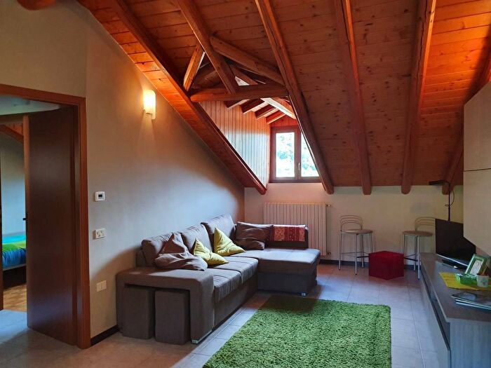 Casa trilocale in vendita in Via DON ROCCA, Centro, Esino Lario