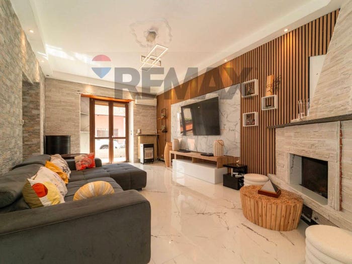 Casa con 6 locali in vendita in Via Italia, Centro, Mazzè
