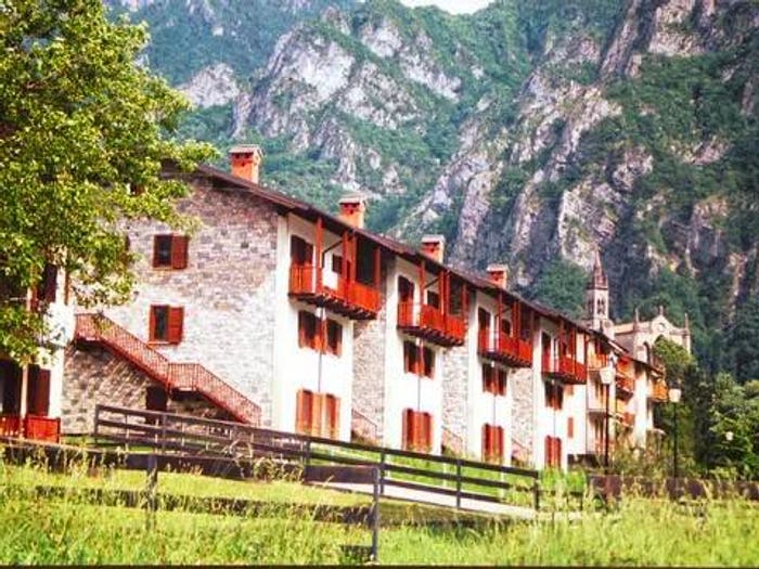 Appartamento quadrilocale in vendita in Via Dei Gelsi, Piazza Brembana