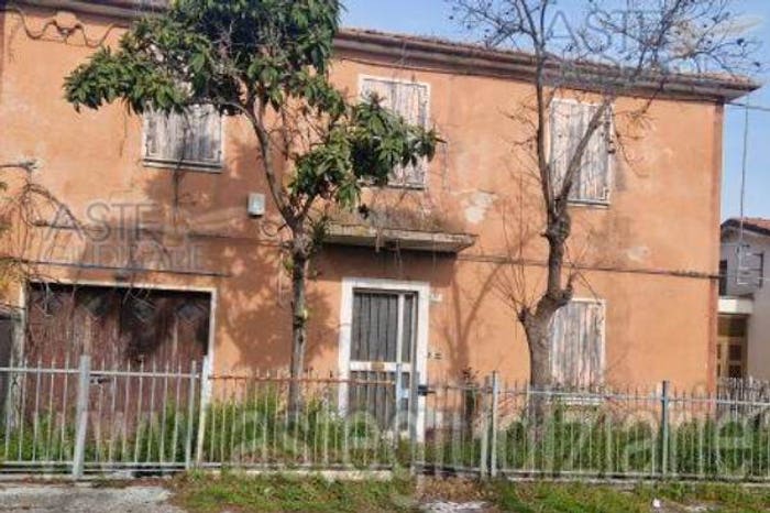 Appartamento con 6 locali in vendita in Via Fratelli Rosselli, Centro, Santa Maria Nuova