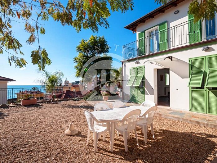 Casa con 6 locali in vendita in Arziglia Madonna della Ruota, Bordighera