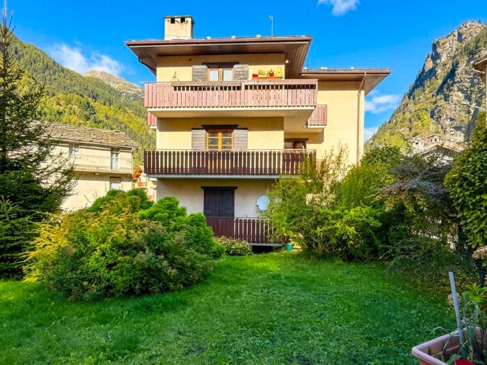 Appartamento quadrilocale in vendita in Via Corti, Centro, Campodolcino