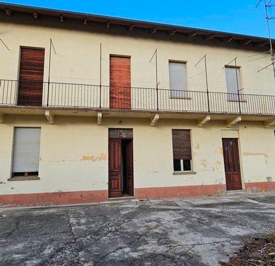 Casa con 6 locali in vendita in Via Piave, Balzola