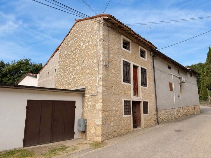 Casa bilocale in vendita in Contrada Vallorona, Castelgomberto