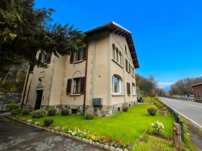 Appartamento quadrilocale in vendita in Strada Statale della Valle d'Aosta, Nus